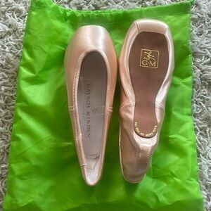US Gaynor Minden Pointe Shoes